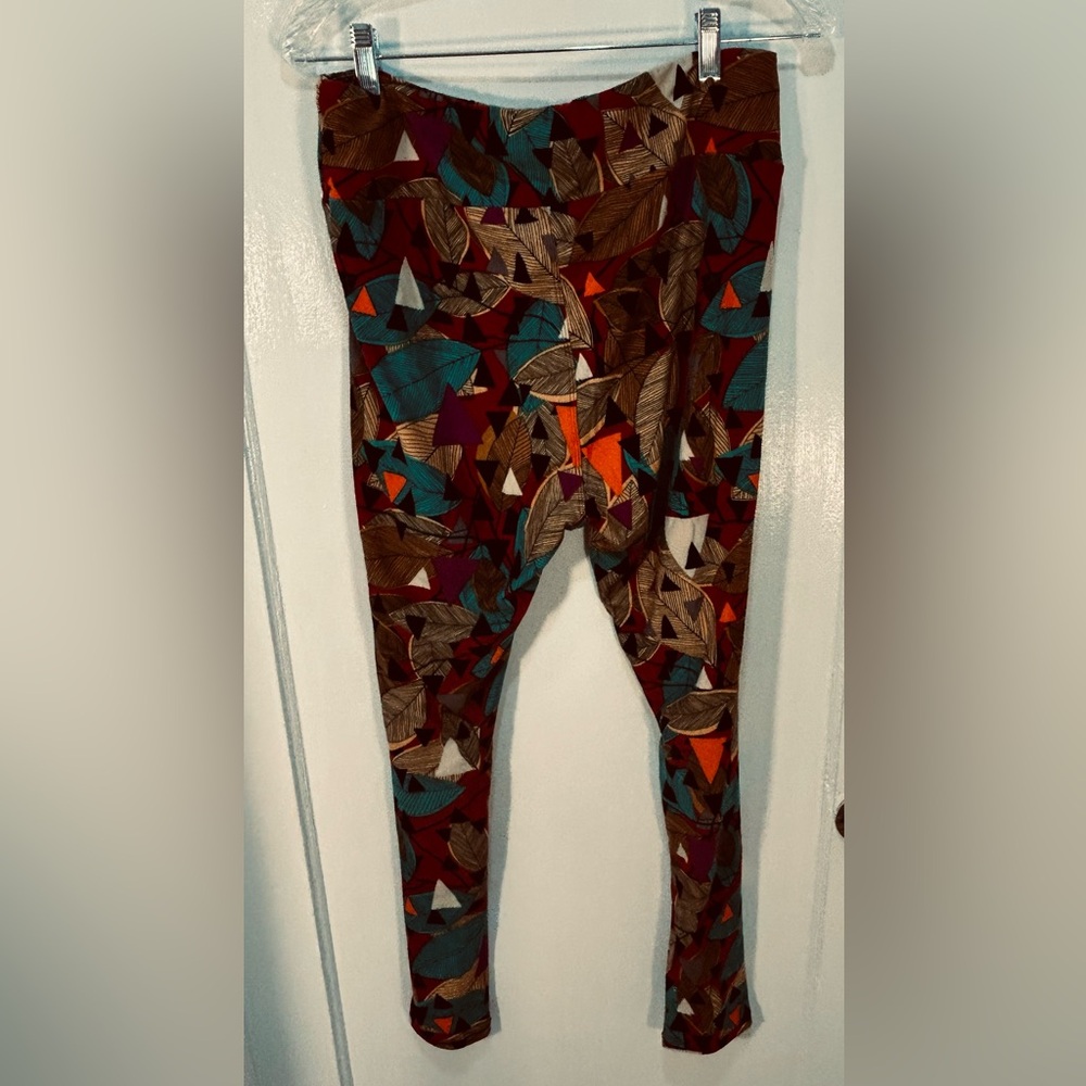 LuLaRoe Tall and Curvy Geometric Leaf Pattern Leggings Black/Orange/Green
